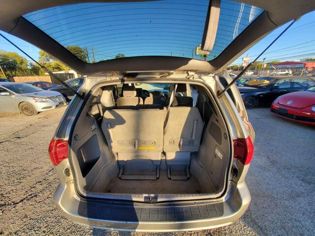 2004 Toyota Sienna LE 7 Passenger