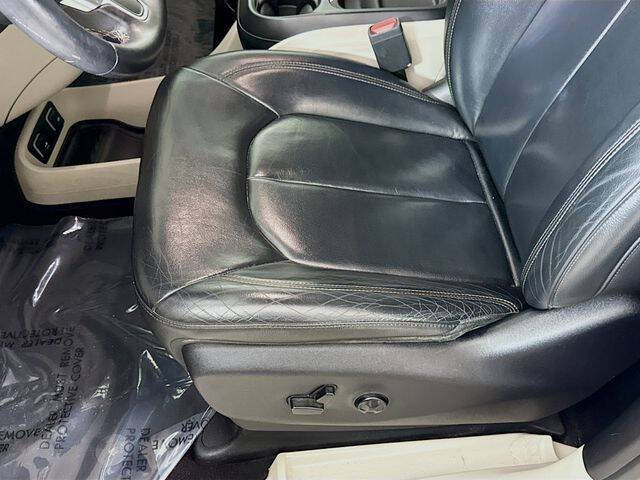 2017 Chrysler Pacifica Touring-L