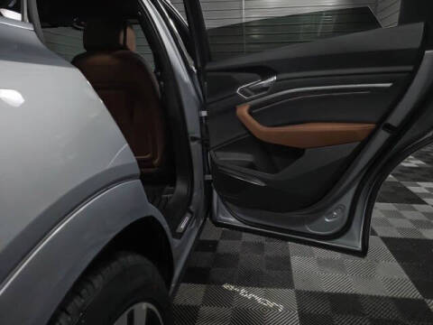 2022 Audi e-tron quattro Premium Plus