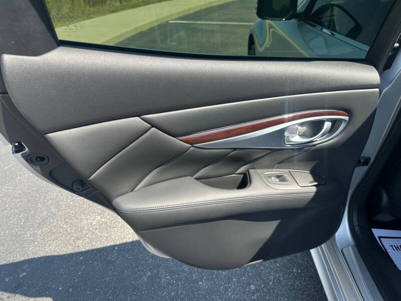 2015 Infiniti Q70 3.7