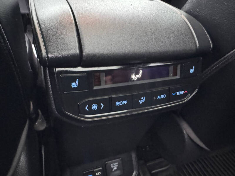 2022 Toyota Highlander Hybrid Platinum