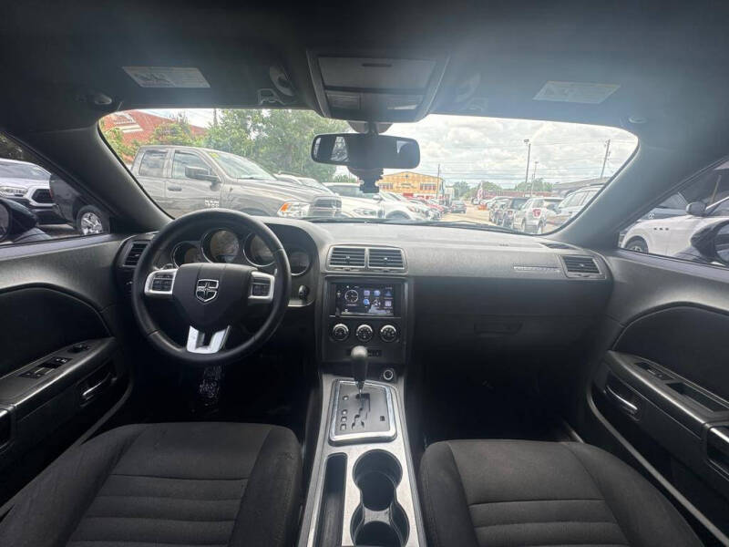 2013 Dodge Challenger SXT