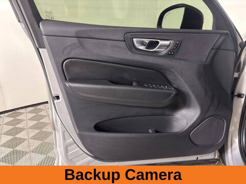 2024 Volvo XC60 B5 Core Dark Theme