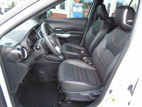 2020 Nissan Kicks SR