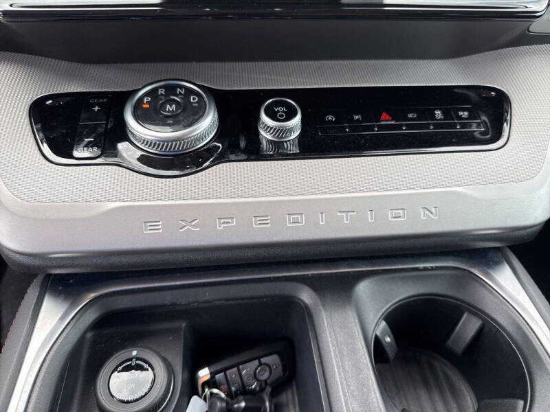 2025 Ford Expedition Active