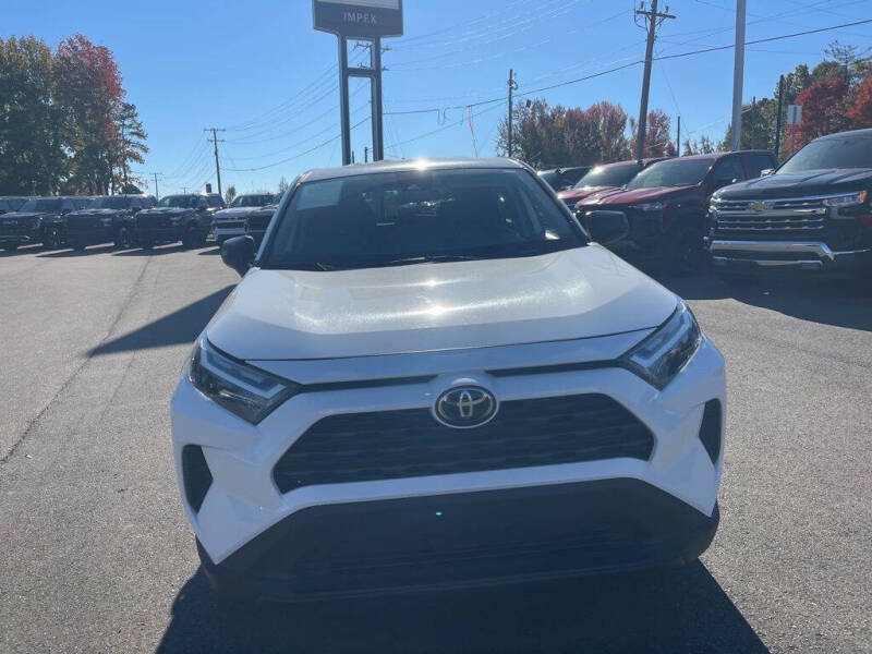 2024 Toyota RAV4 LE