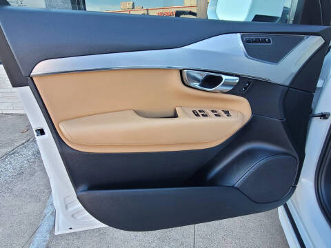 2018 Volvo XC90 T6 Momentum