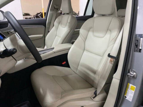2025 Volvo XC90 B5 Core Bright Theme
