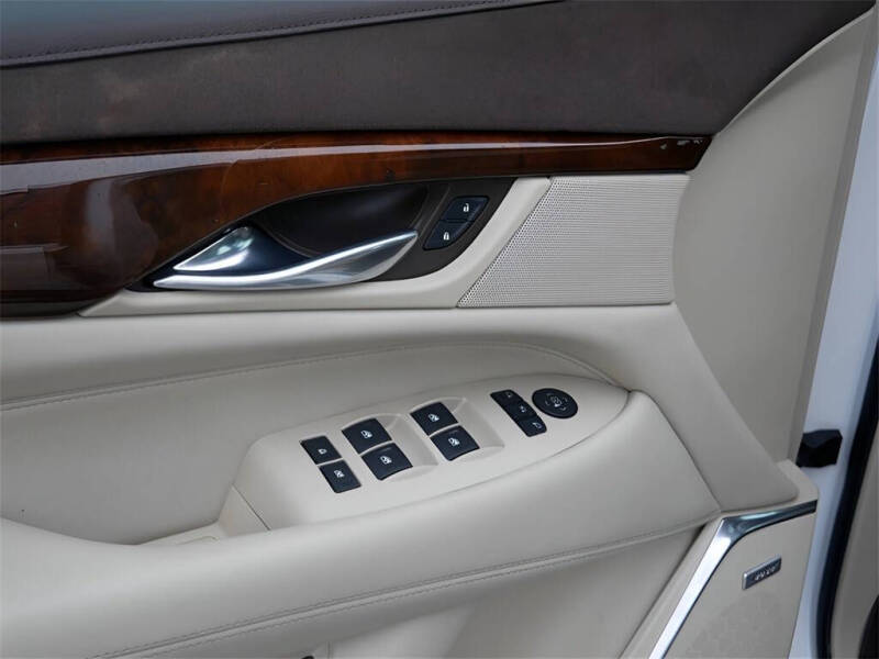 2016 Cadillac Escalade Luxury Collection