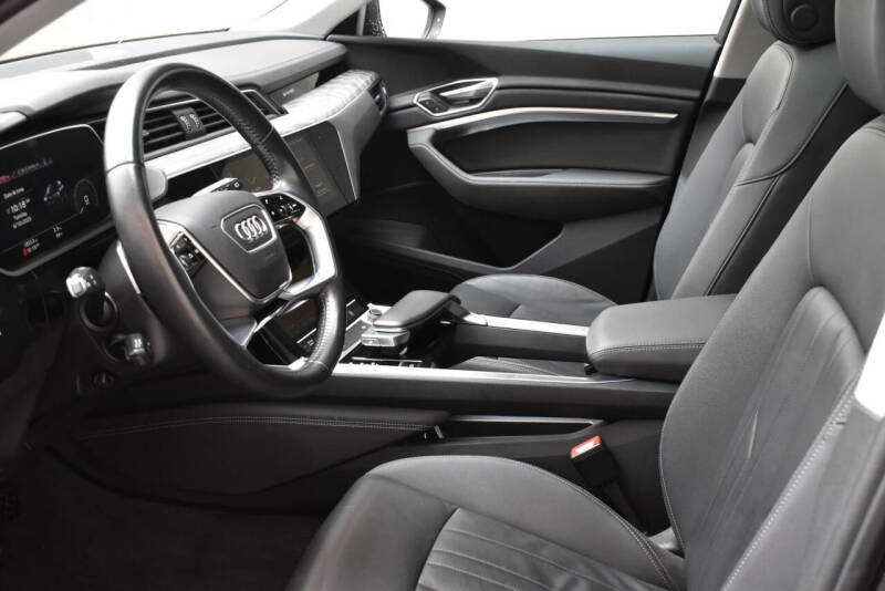 2021 Audi e-tron quattro Premium