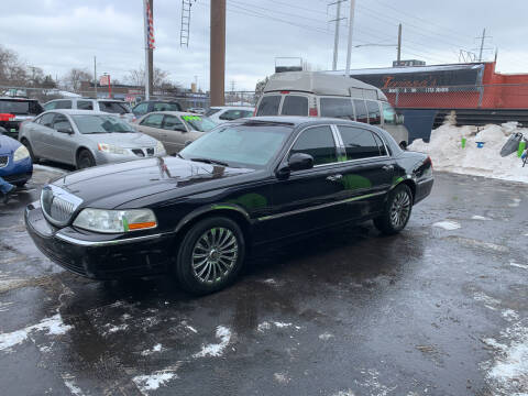 2006 Lincoln Town Car for sale at Xpress Auto Sales in Roseville MI