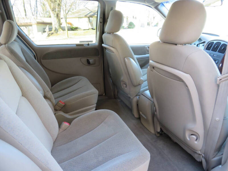 2001 Chrysler Town and Country LX