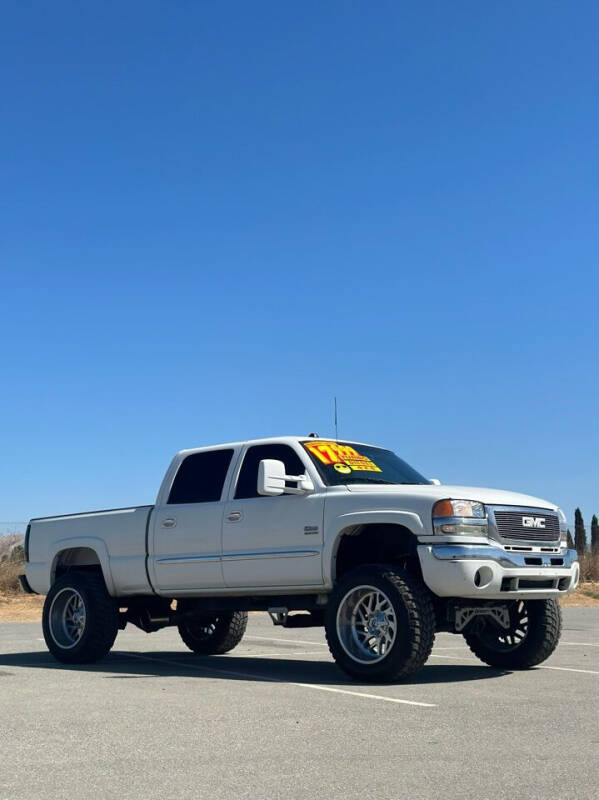 2004 GMC Sierra 2500HD for sale at Valdez Auto Sales in Gonzales CA