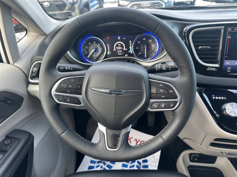 2024 Chrysler Pacifica Touring L