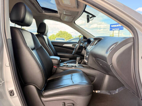 2017 Nissan Pathfinder SL