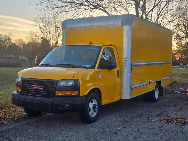 2018 GMC Savana Cutaway Work Van's photo