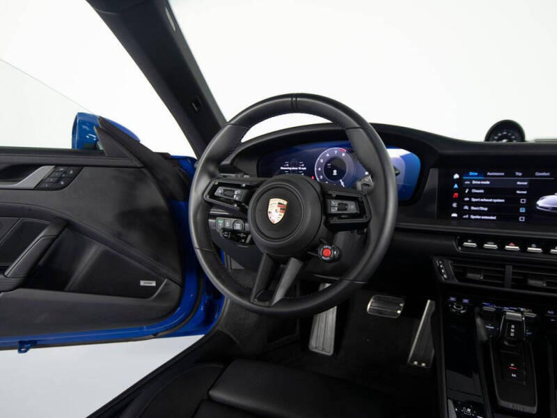 2025 Porsche 911 Carrera