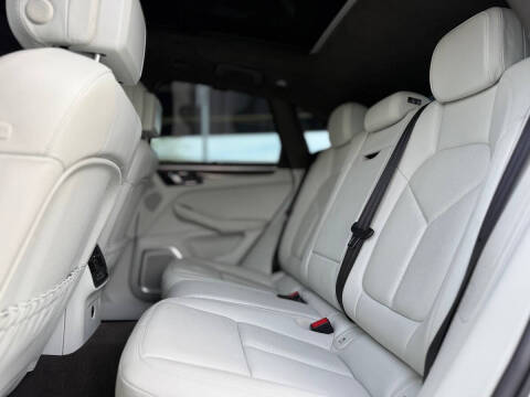 2021 Porsche Macan Turbo