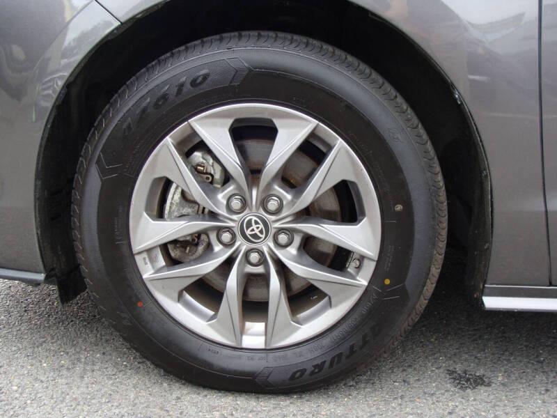 2021 Toyota Sienna LE 8-Passenger