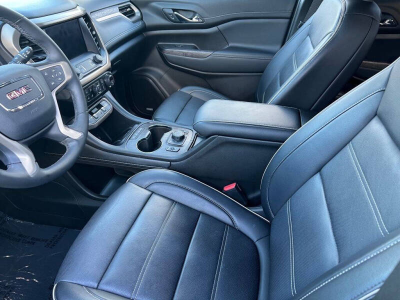 2023 GMC Acadia Denali