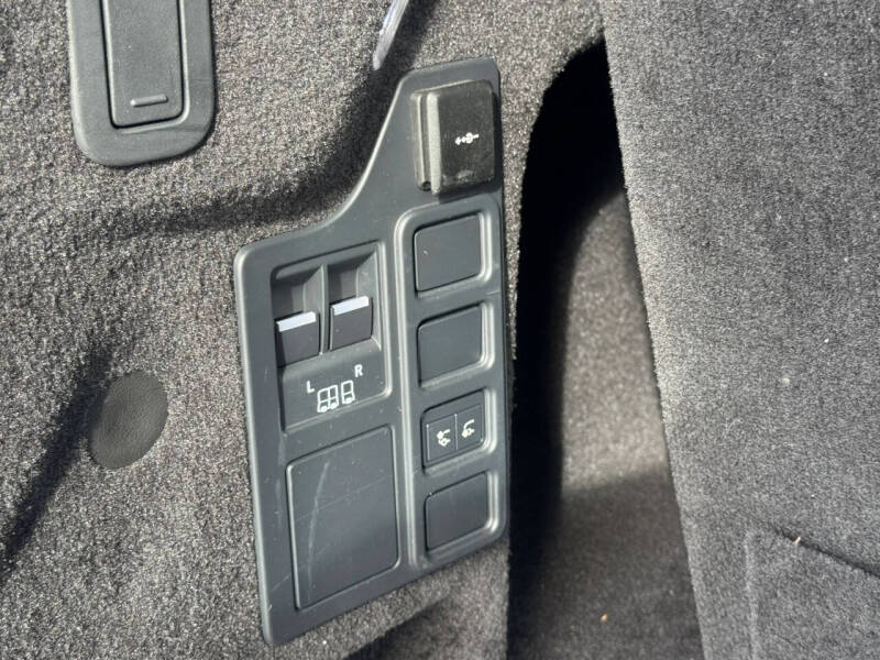 2024 Land Rover Discovery P300 S