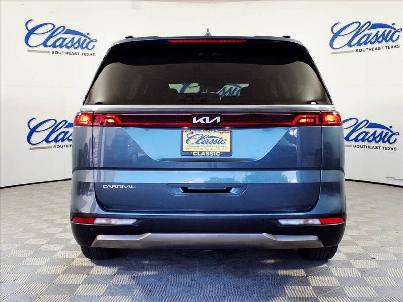 2023 Kia Carnival SX