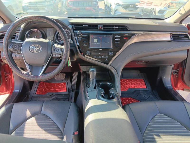 2020 Toyota Camry SE