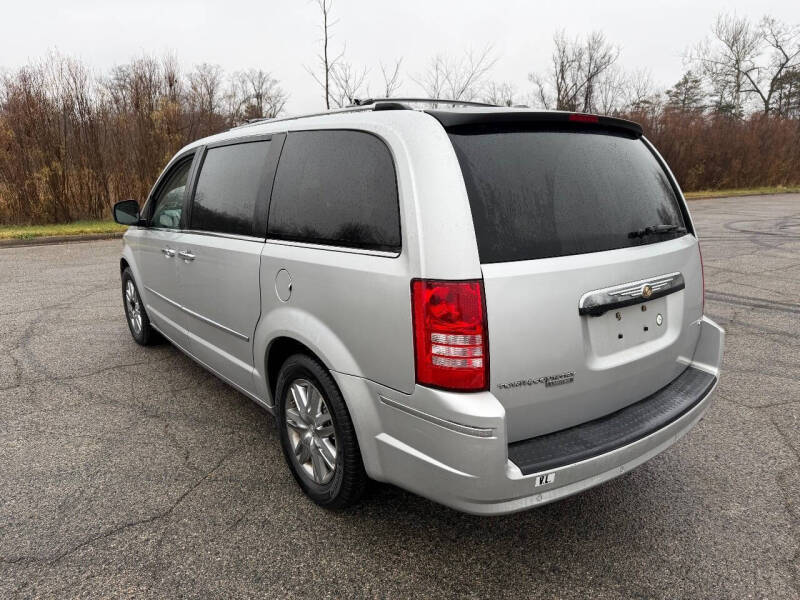 2008 Chrysler Town and Country Limited
