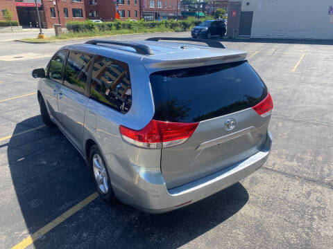 2011 Toyota Sienna LE 8-Passenger