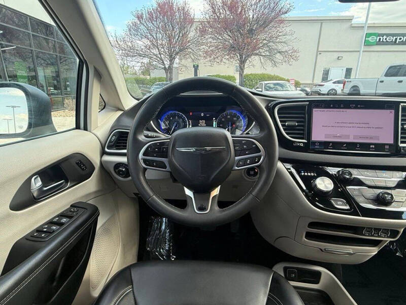 2023 Chrysler Pacifica Touring L