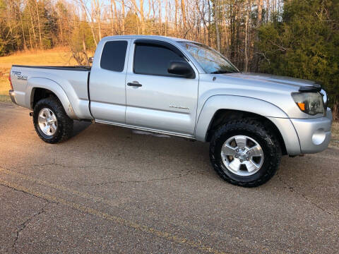 2005 Toyota Tacoma for sale at Monroe Auto's, LLC in Parsons TN