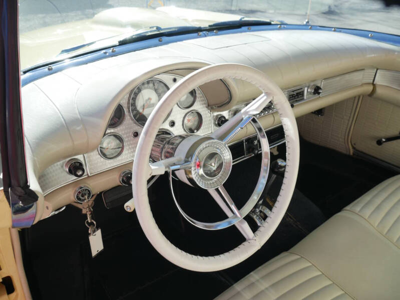 1957 Ford Thunderbird