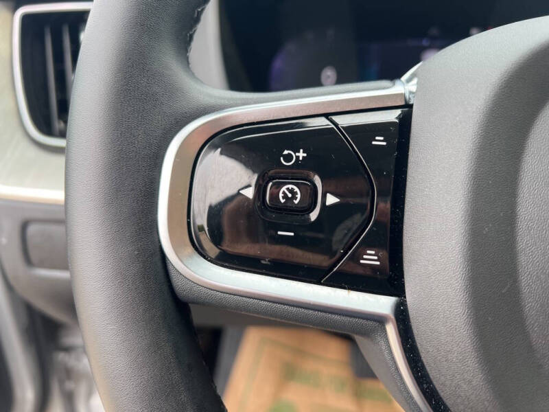 2025 Volvo XC60 B5 Plus Dark Theme