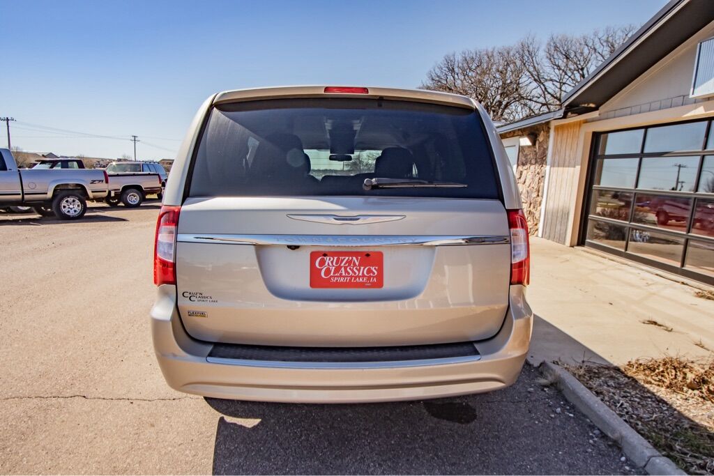 2014 Chrysler Town and Country 98