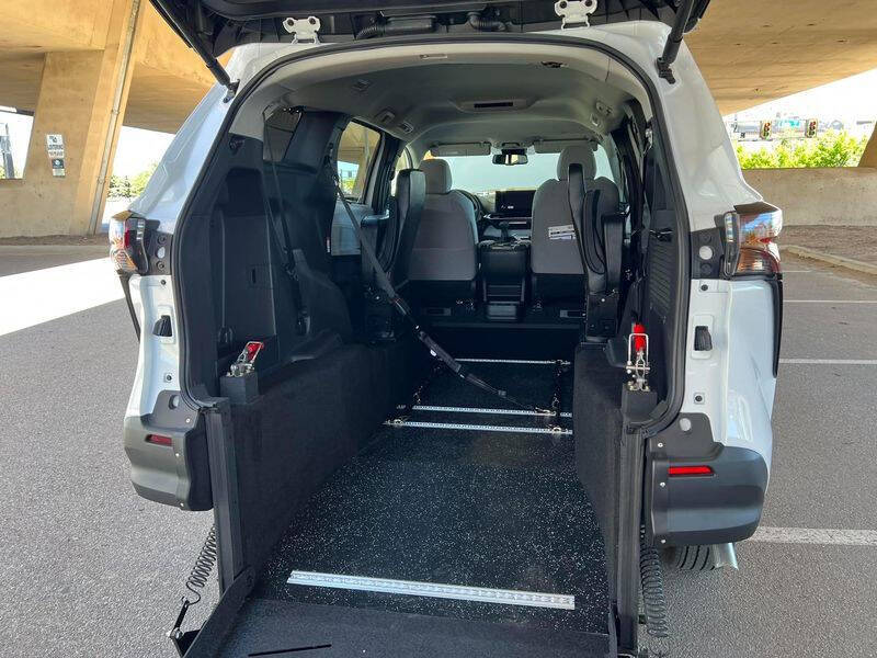 2026 Toyota Sienna LE 8-Passenger