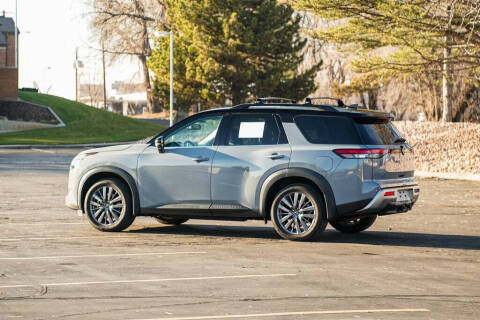 2022 Nissan Pathfinder SL