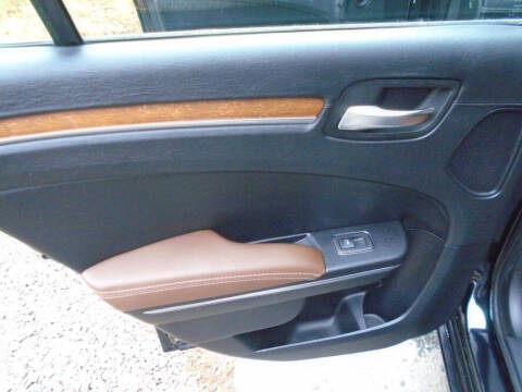 2013 Chrysler 300 C John Varvatos Luxury Edition