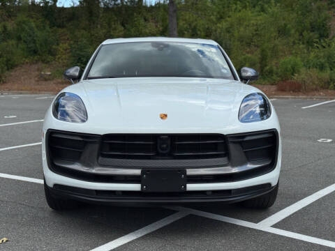 2023 Porsche Macan T