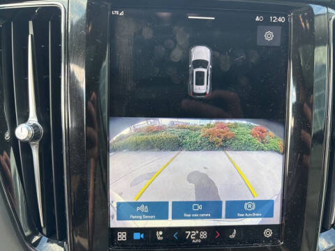 2024 Volvo XC60 B5 Core Dark Theme