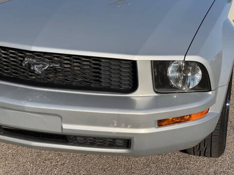 2005 Ford Mustang V6 Deluxe