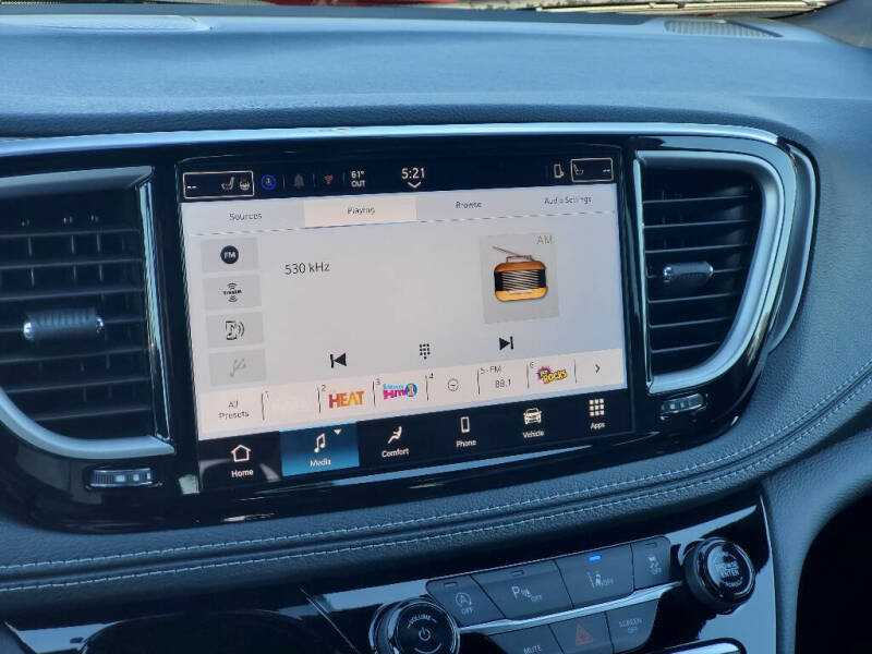 2026 Chrysler Pacifica Select