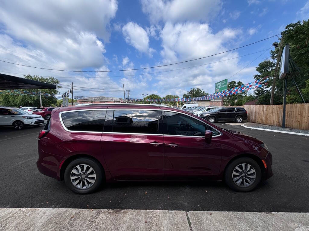 2020 Chrysler Pacifica for sale at Michael Johnson @ Allens Auto Sales Hopkinsville in Hopkinsville, KY