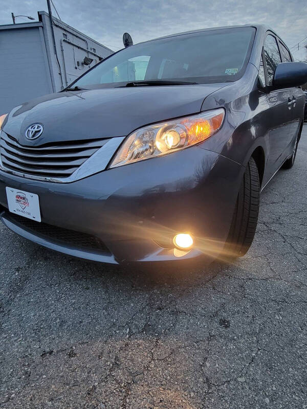 2015 Toyota Sienna XLE Premium 8-Passenger