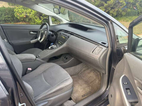 2010 Toyota Prius III