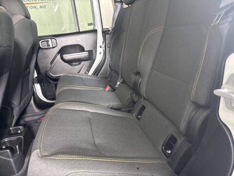 2025 Jeep Gladiator NightHawk