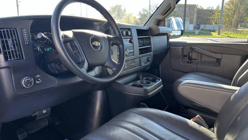2022 Chevrolet Express 2500