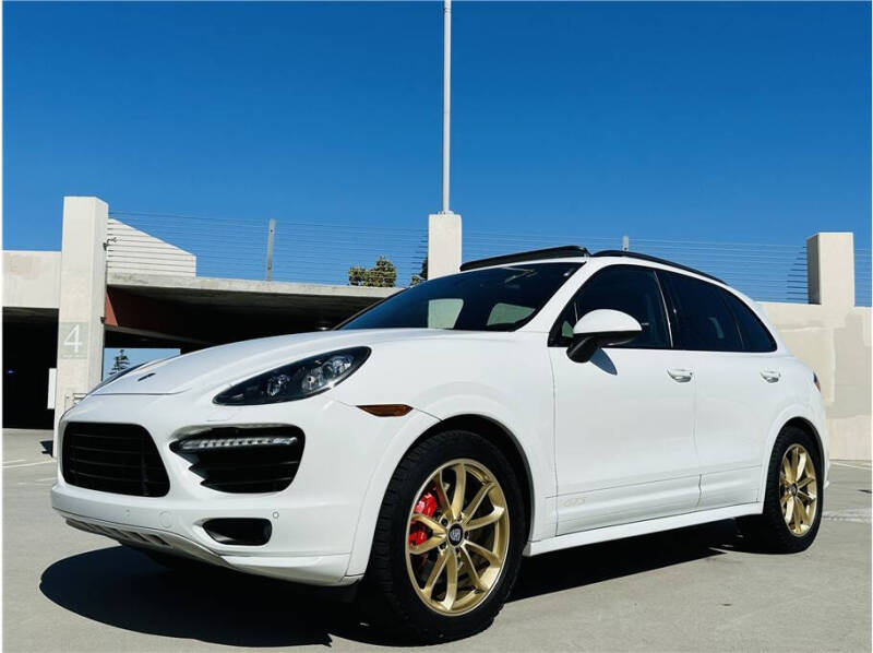 2013 Porsche Cayenne GTS