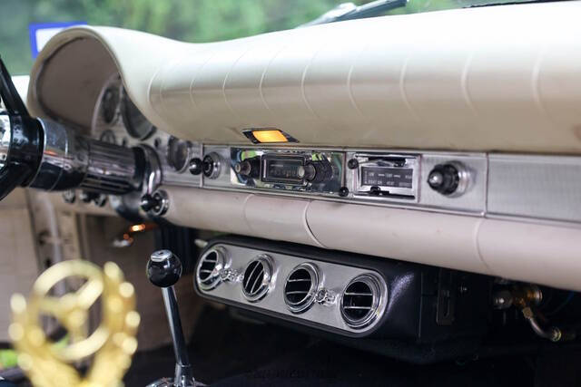 1957 Ford Thunderbird