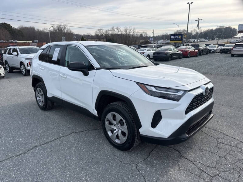 2024 Toyota RAV4 LE