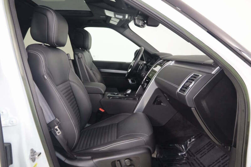 2023 Land Rover Discovery P360 S R-Dynamic